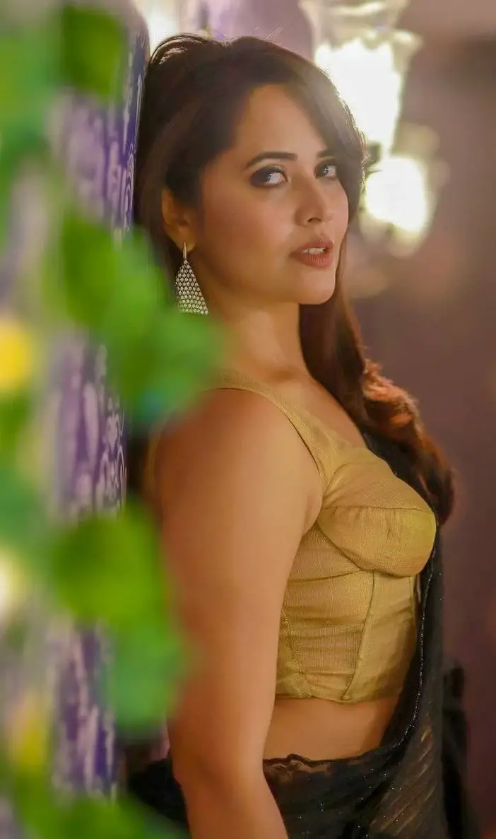 Anasuya Bharadwaj Beautiful Indian actress in Sleeveless Black Saree